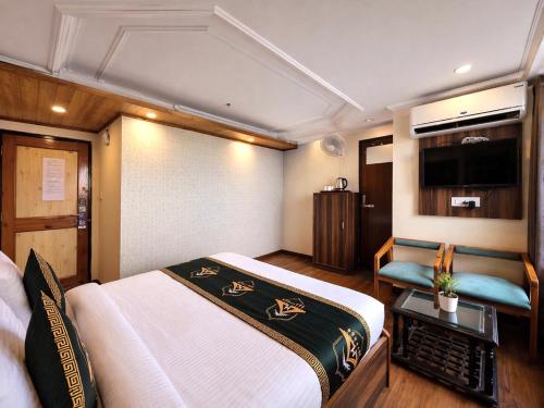 anandam near mall road
