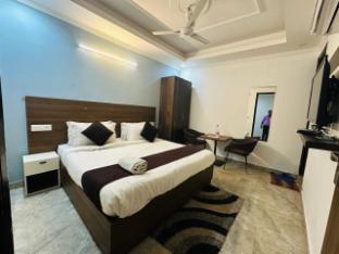 Hotel Sky Rise Palace Near Delhi Airport,,4 star