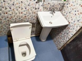hotel paying guest rooms and food