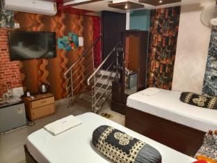 hotel paying guest rooms and food