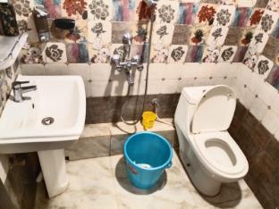 hotel paying guest rooms and food