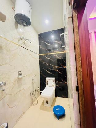 Hotel Kaushalya,Ramghat Chauraha, Khale Ka Purwa Wali Road,5 star