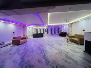 Hotel Kaushalya,Ramghat Chauraha, Khale Ka Purwa Wali Road,5 star