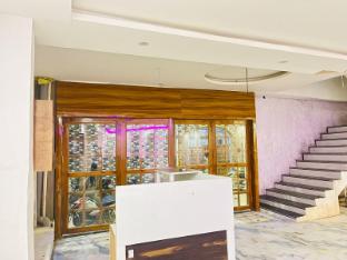 Hotel Kaushalya,Ramghat Chauraha, Khale Ka Purwa Wali Road,5 star