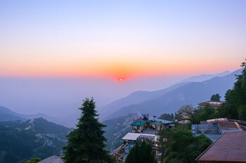 hotel winter line inn near st francis monastery