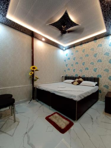 The Ghat Stays, Near Assi Ghat.,,5 star