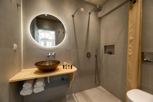 hotel thira