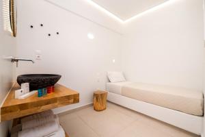hotel thira