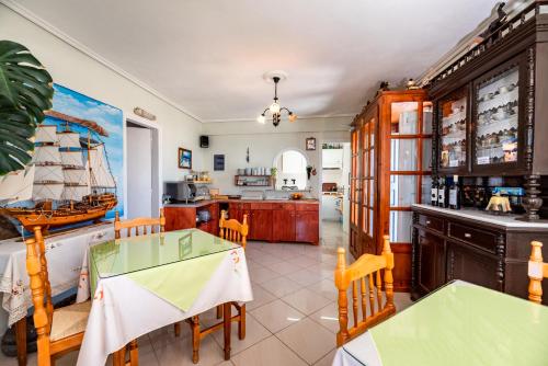 hotel thira