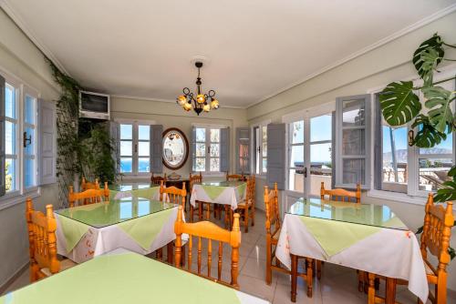 hotel thira