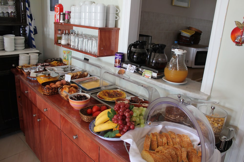 hotel thira