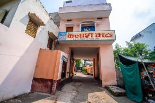 omji kailash math 15min to kashi vishwanath temple