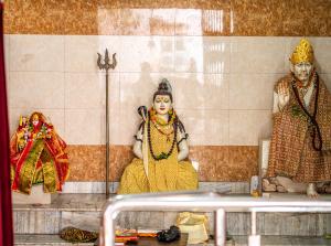 omji kailash math 15min to kashi vishwanath temple