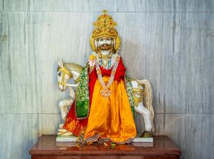 omji kailash math 15min to kashi vishwanath temple