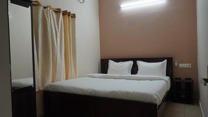 heart of pondy service apartment