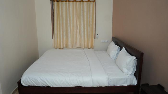 heart of pondy service apartment