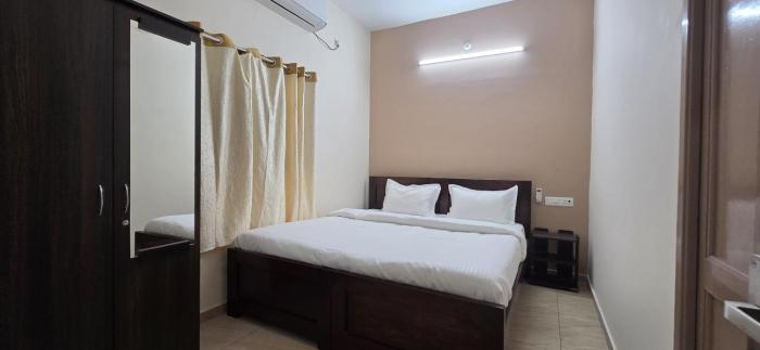 heart of pondy service apartment