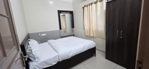 heart of pondy service apartment