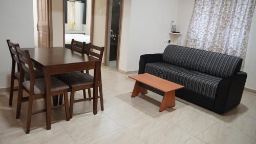 heart of pondy service apartment