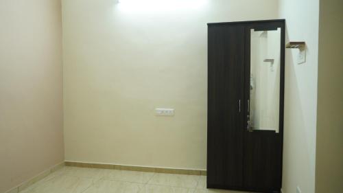 heart of pondy service apartment
