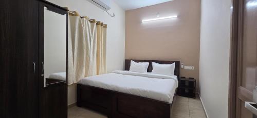 heart of pondy service apartment