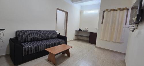 heart of pondy service apartment