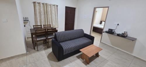 heart of pondy service apartment