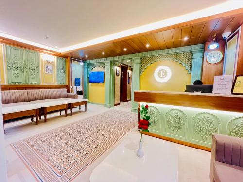 Elegance Inn,,3 star