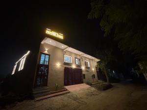 Pepper Stayz In Ayodhya Near Ramjanmabhoomi,,5 star
