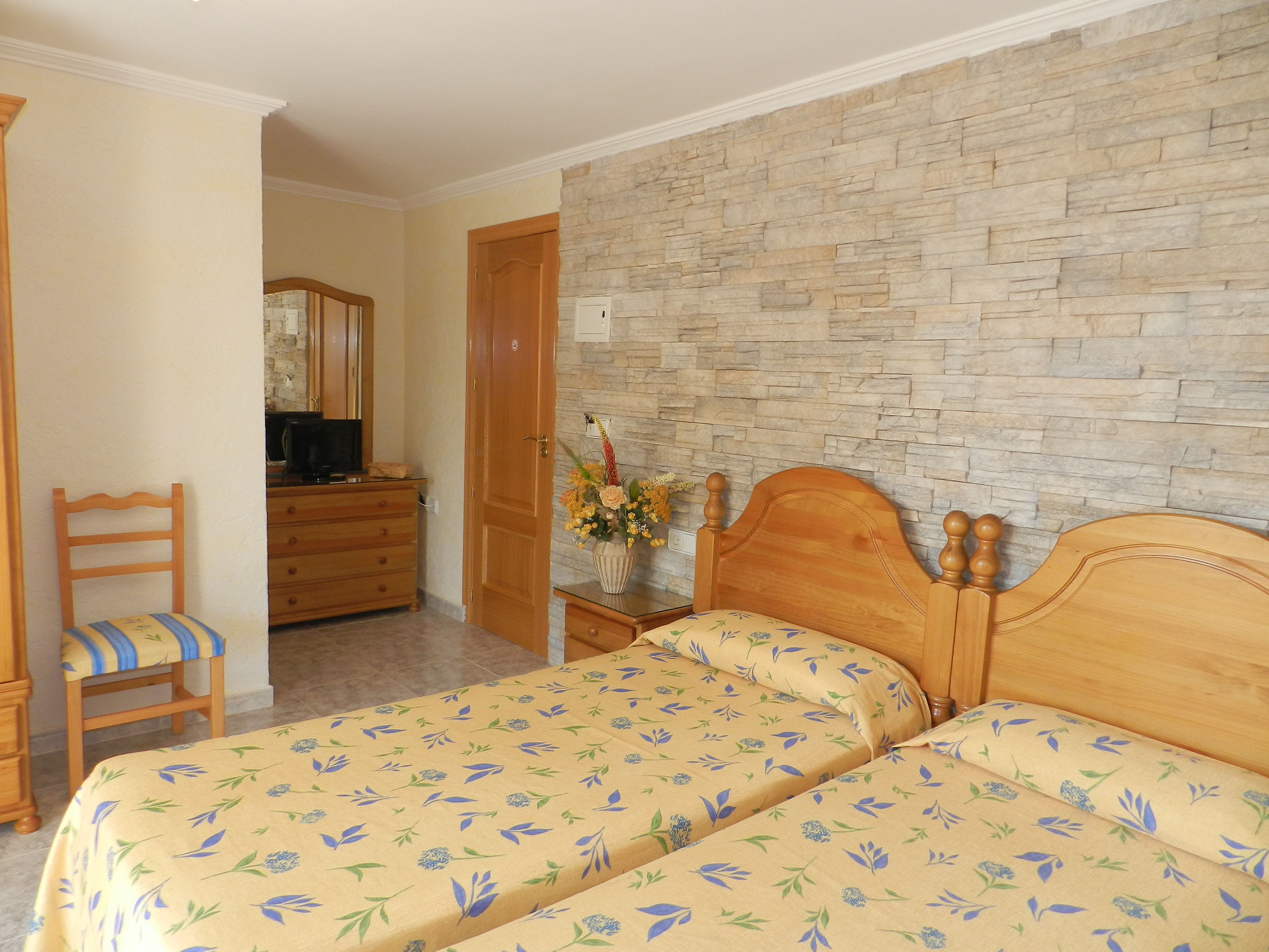 hotel lago dorado