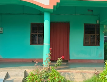 Santosh Lodge,,2 star