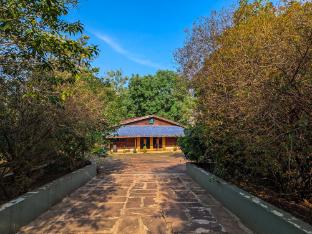 syna jungle resort shahdar