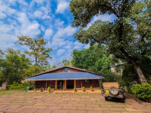 syna jungle resort shahdar