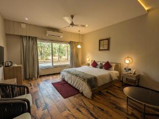 syna jungle resort shahdar