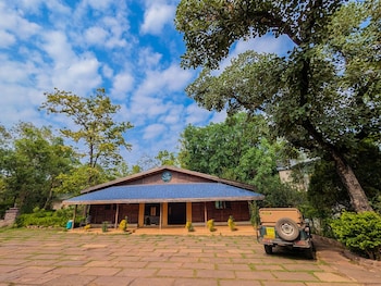 syna jungle resort shahdar