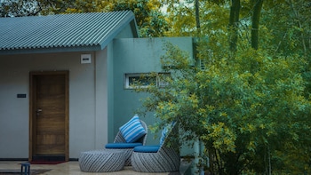 syna jungle resort shahdar