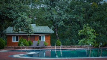 syna jungle resort shahdar