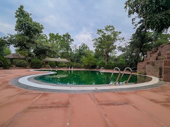 syna jungle resort shahdar