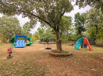 syna jungle resort shahdar