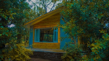 syna jungle resort shahdar