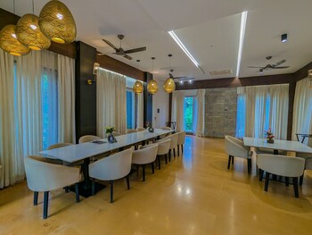 syna jungle resort shahdar