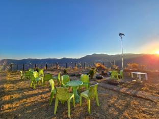 the cozy corner hilltop 360 view retreat