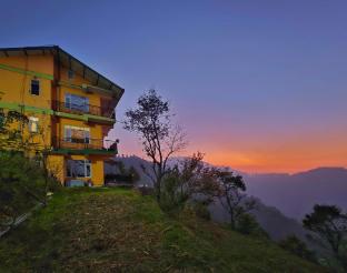 the cozy corner hilltop 360 view retreat