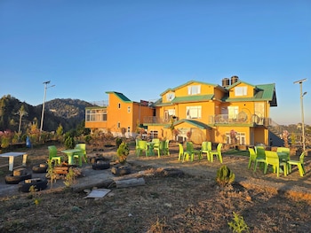 the cozy corner hilltop 360 view retreat