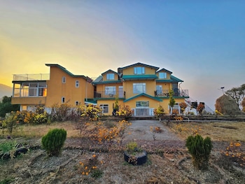 the cozy corner hilltop 360 view retreat
