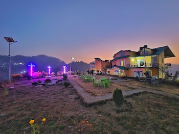 the cozy corner hilltop 360 view retreat