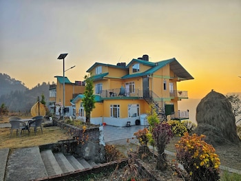 the cozy corner hilltop 360 view retreat