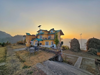 the cozy corner hilltop 360 view retreat