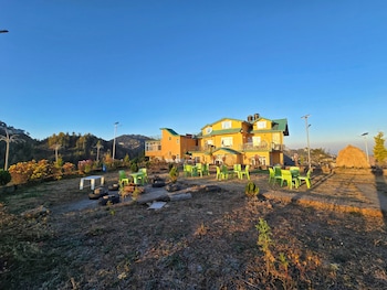 the cozy corner hilltop 360 view retreat