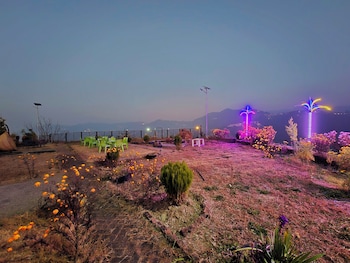 the cozy corner hilltop 360 view retreat